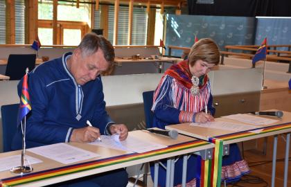 Tromsøordfører Gunnar Wilhelmsen og sametingspresident Aili Keskitalo underskrev den 18. juni 2021 ny samarbeidsavtale mellom Tromsø kommune og Sametinget. Avtaleinngåelsen fant sted på Sametinget i Karasjok.