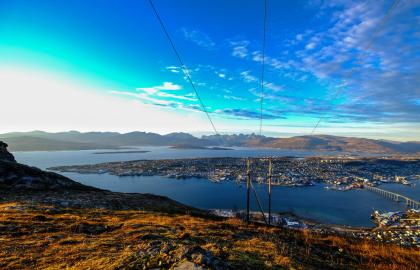 Utsikt mot Tromsøya tatt fra Fløya en fin sommerdag